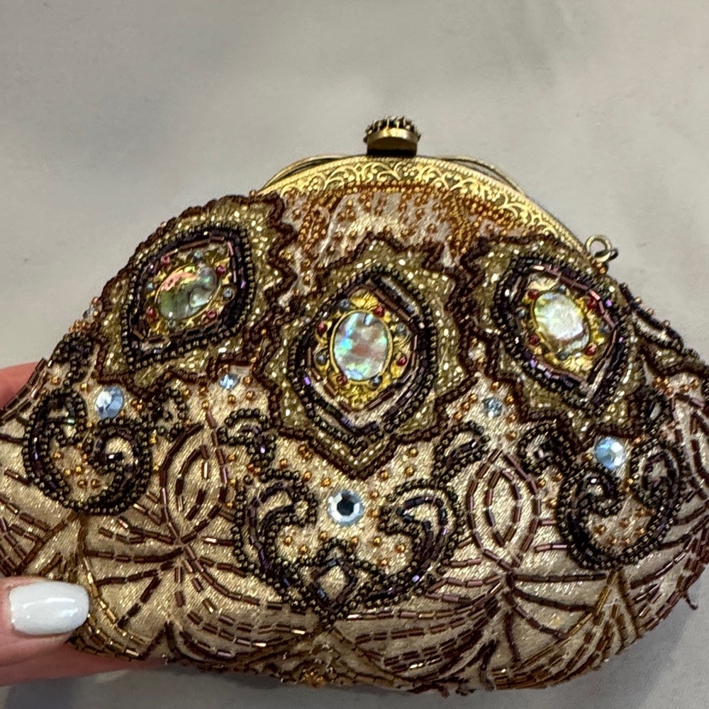 Vintage Beaded Evening Bag – Gold, Brown & Mother of Pearl – Kiss Lock Closure - Picture 7 of 12